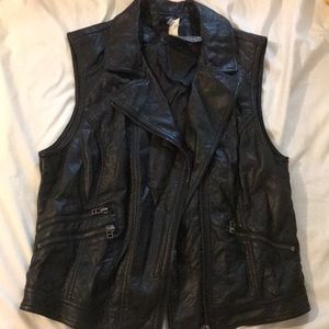 HM black leather vest